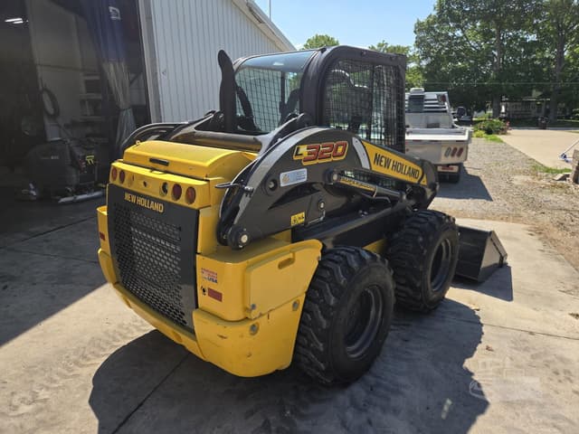 Image of New Holland L320 equipment image 4