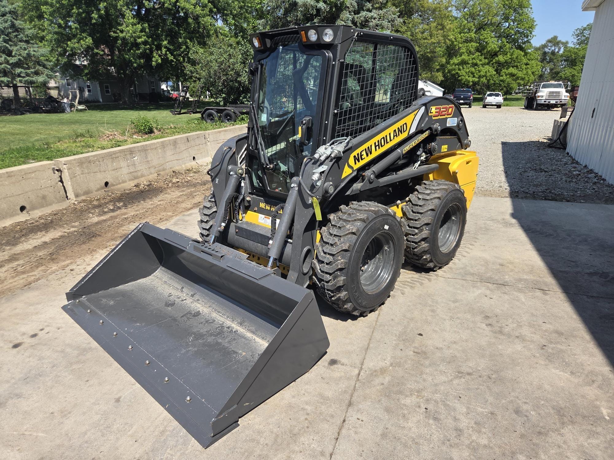 2021 New Holland L320 Equipment Image0