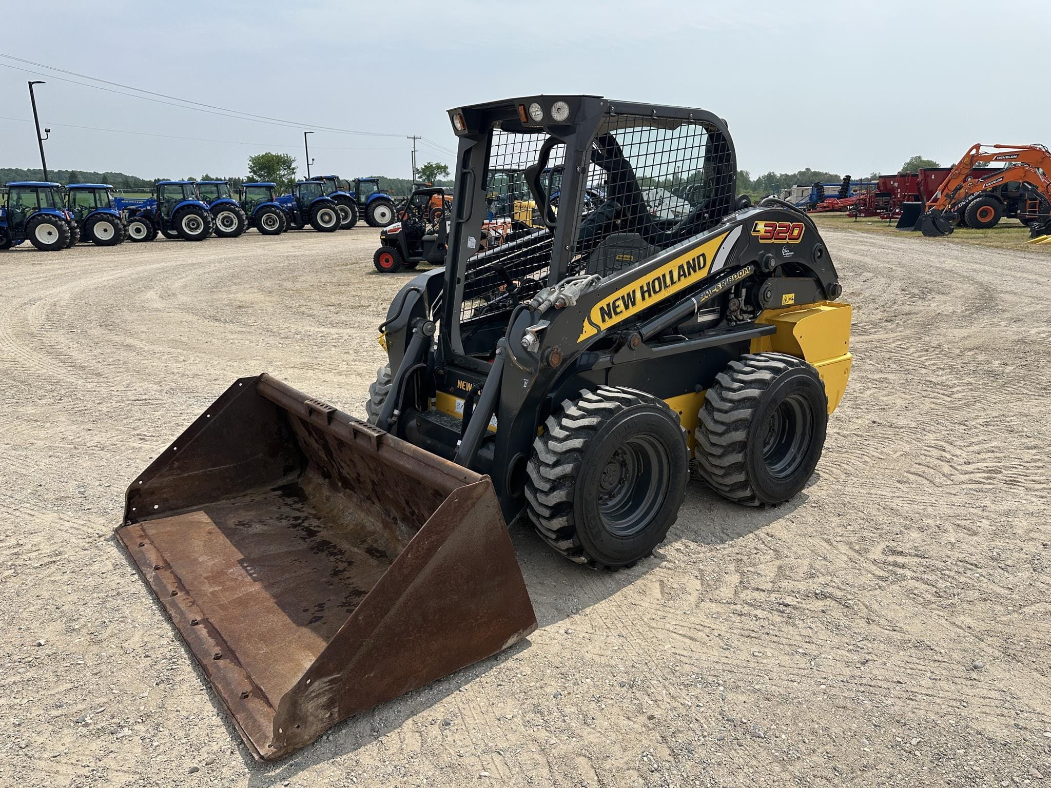 Main image New Holland L320