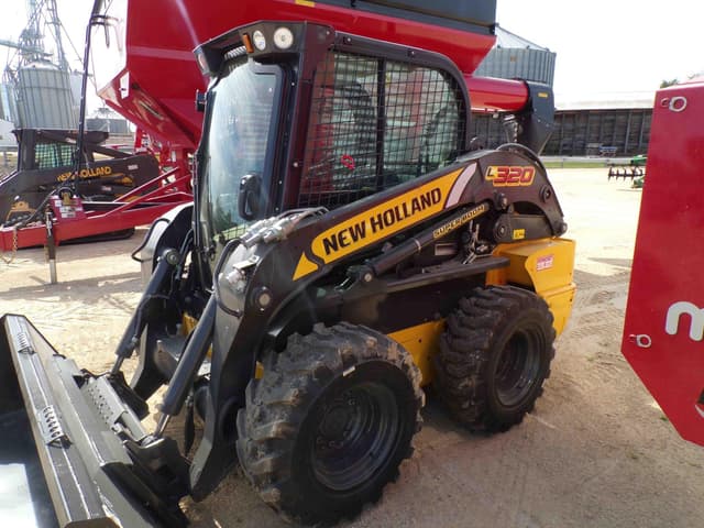 Image of New Holland L320 equipment image 4