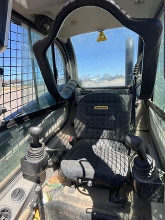 Image of New Holland L320 equipment image 4