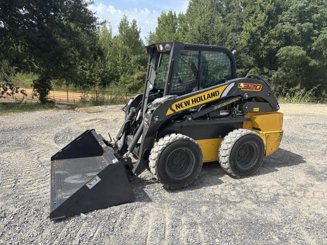Image of New Holland L320 equipment image 1