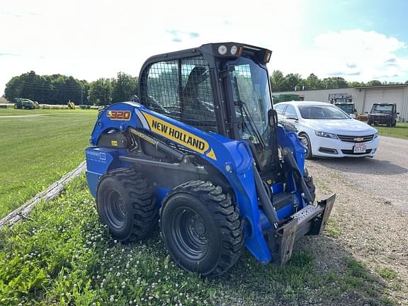 Image of New Holland L320 equipment image 3