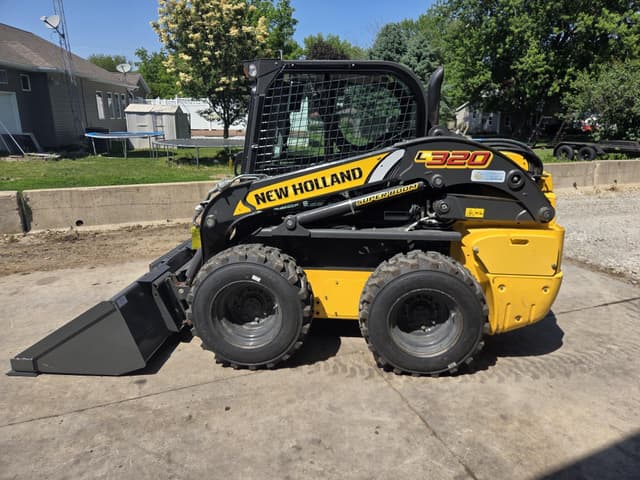 Image of New Holland L320 equipment image 1