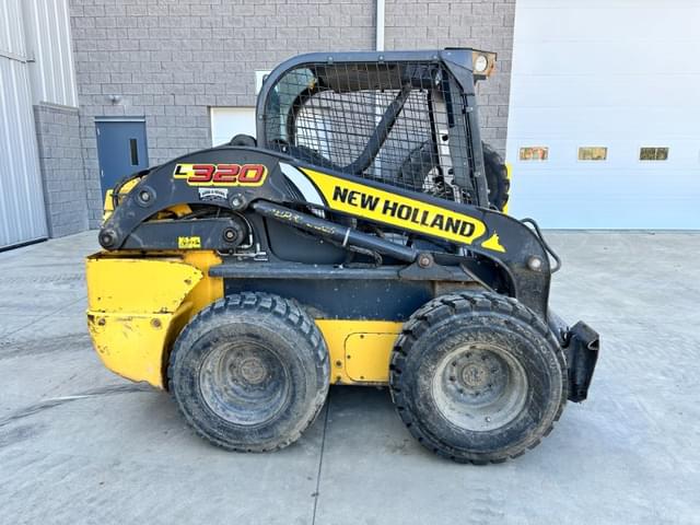 Image of New Holland L320 equipment image 1