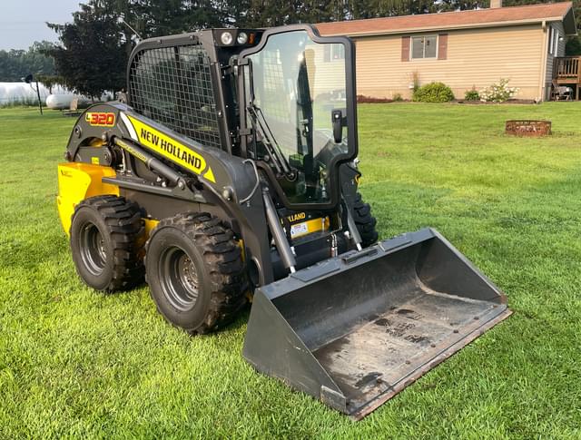 Image of New Holland L320 equipment image 1