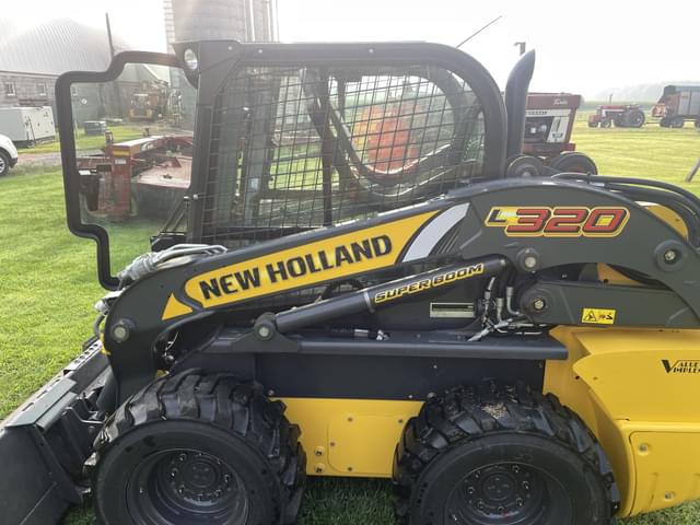 Image of New Holland L320 equipment image 4