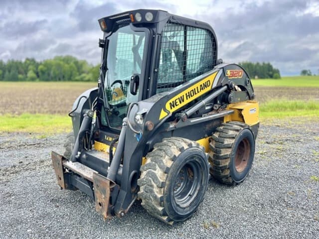 Image of New Holland L320 equipment image 2