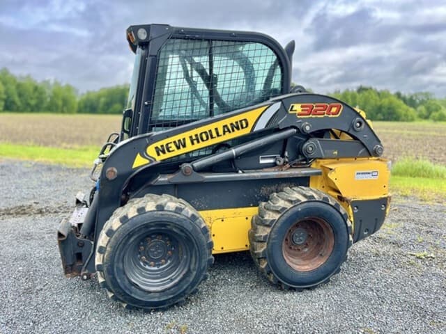 Image of New Holland L320 equipment image 4