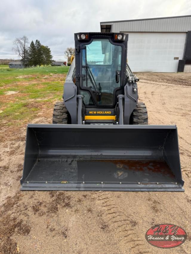 Image of New Holland L321 equipment image 3