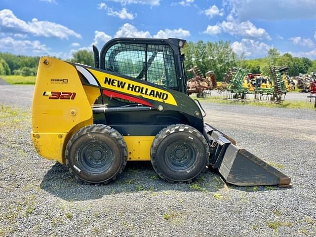 Image of New Holland L321 equipment image 3