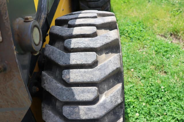 Image of New Holland L328 equipment image 4