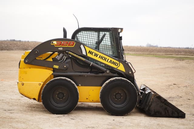 Image of New Holland L328 equipment image 3