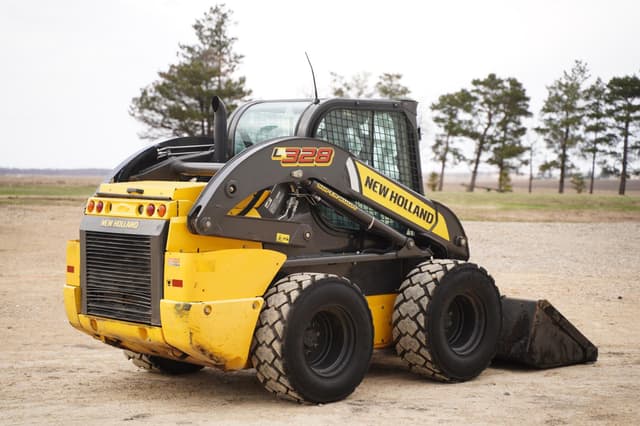 Image of New Holland L328 equipment image 4