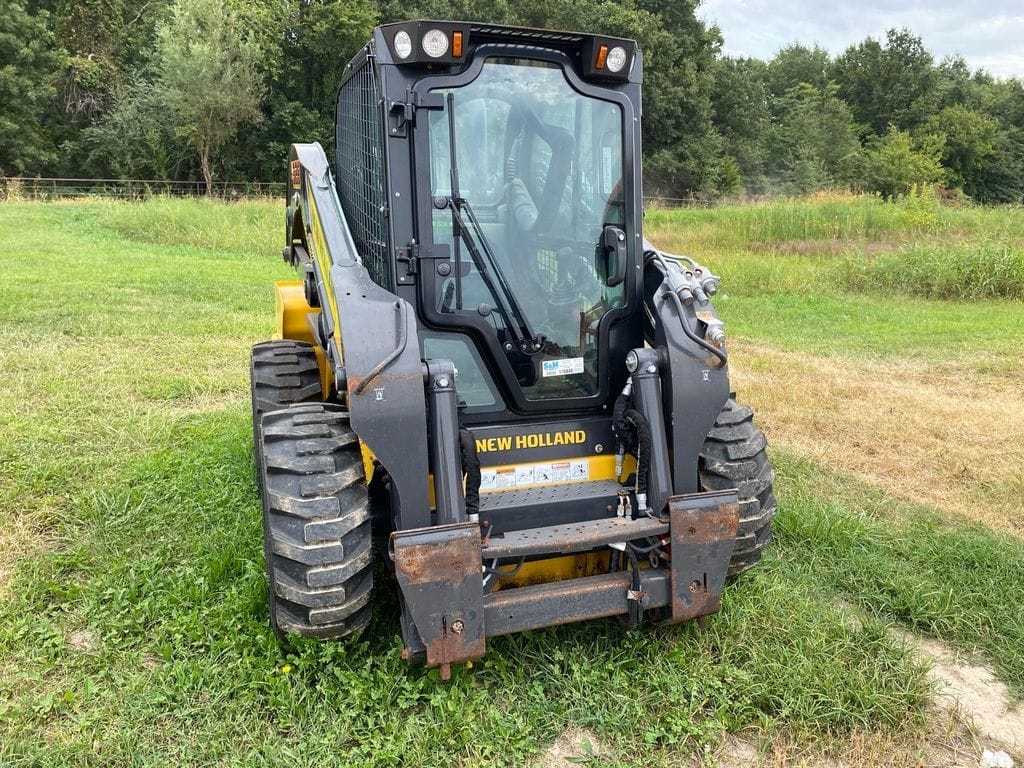 2021 New Holland L328 Equipment Image0