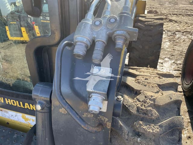 Image of New Holland L328 equipment image 4