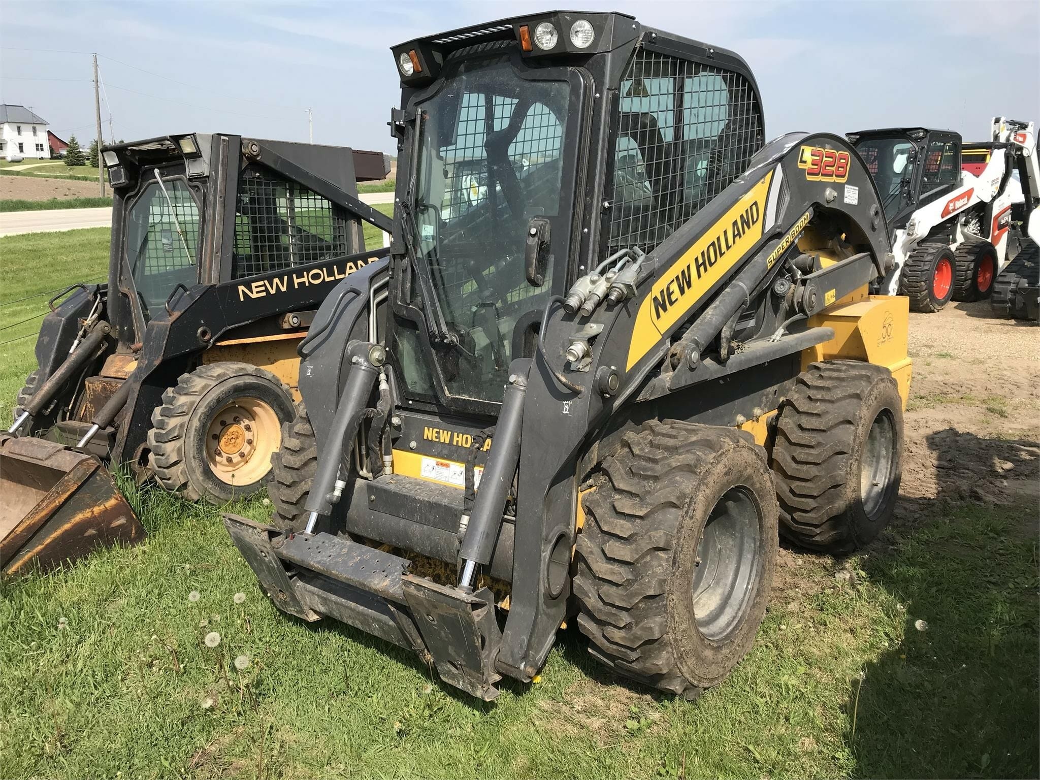 2021 New Holland L328 Equipment Image0