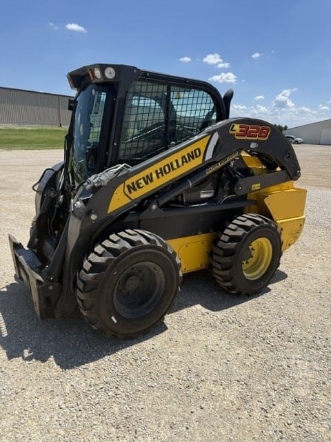 2021 New Holland L328 Equipment Image0