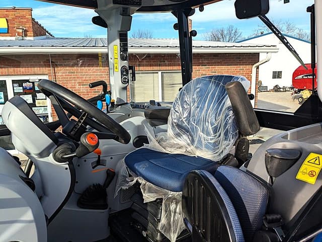 Image of New Holland PowerStar 110 equipment image 4