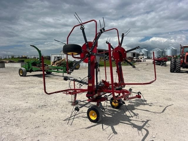 Image of New Holland ProTed 3417 equipment image 2