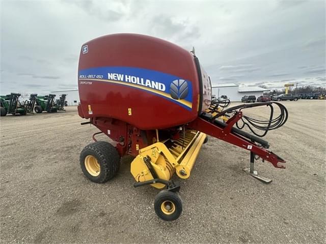 Image of New Holland RB450 CropCutter equipment image 1