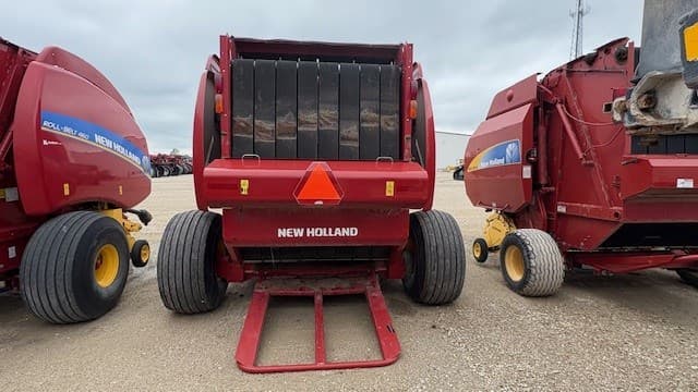 Image of New Holland RB560 Specialty Crop Plus equipment image 2