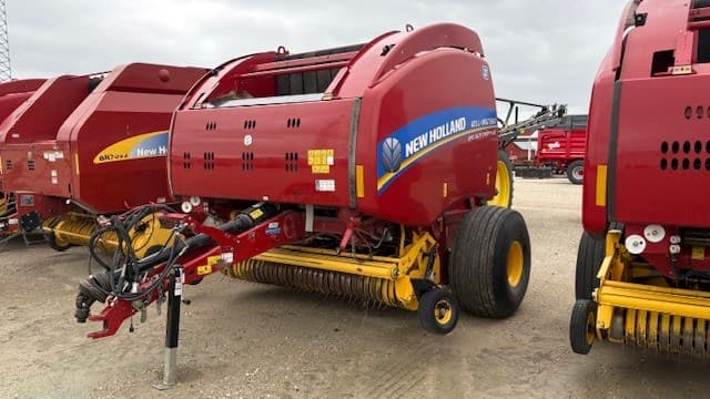 Image of New Holland RB560 Specialty Crop Plus equipment image 4