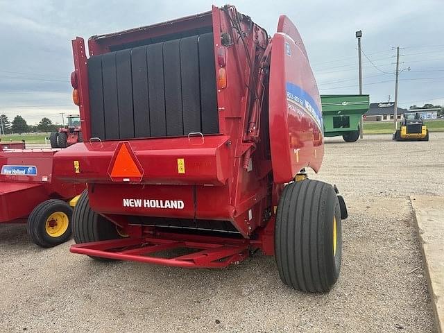 Image of New Holland RB560 Specialty Crop Plus equipment image 3