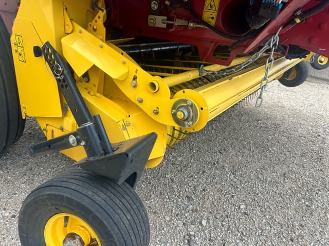 Image of New Holland RB560 equipment image 2