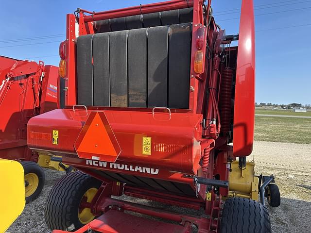 Image of New Holland RB450 CropCutter equipment image 4
