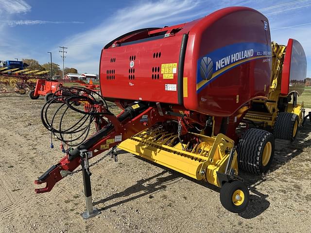 Image of New Holland RB450 CropCutter equipment image 1