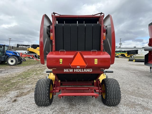 Image of New Holland RB450 CropCutter equipment image 4