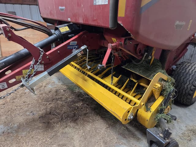 Image of New Holland RB460 CropCutter equipment image 4