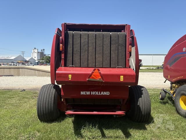 Image of New Holland RB560 Specialty Crop Plus equipment image 4