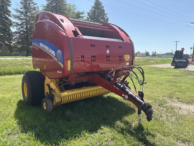 Image of New Holland RB560 Specialty Crop Plus equipment image 1