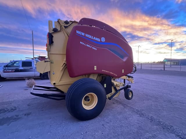 Image of New Holland RB560 equipment image 3