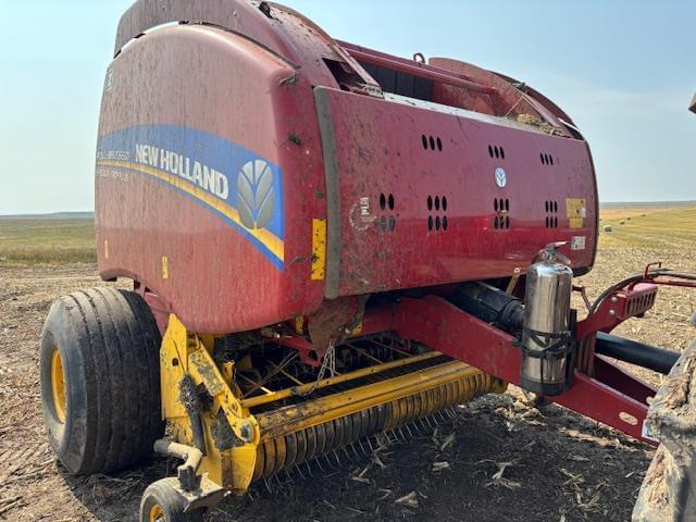 Image of New Holland RB560 Specialty Crop Plus equipment image 2