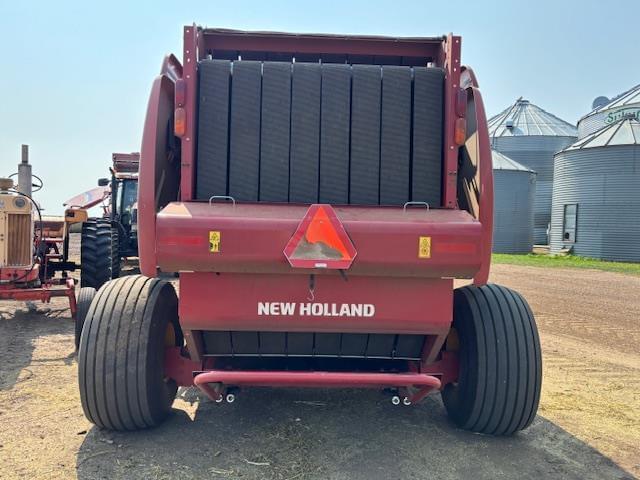 Image of New Holland RB560 Specialty Crop Plus equipment image 4