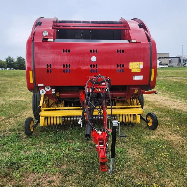 Image of New Holland RB560 equipment image 2