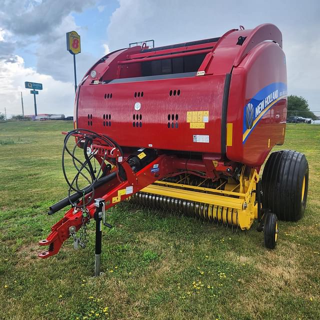 Image of New Holland RB560 equipment image 3