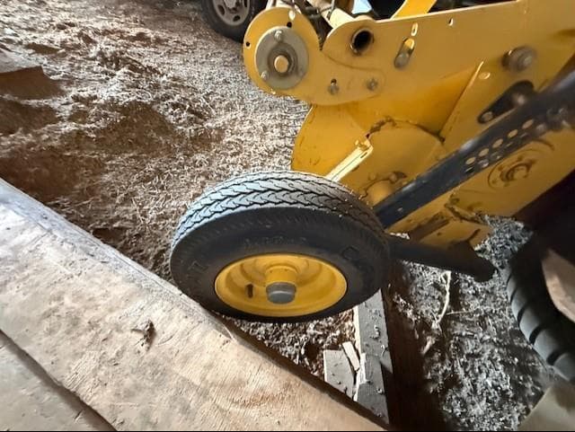 Image of New Holland RB560 equipment image 3