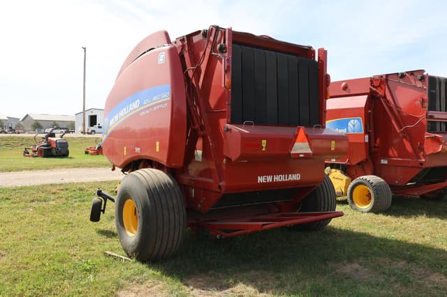 Image of New Holland RB560 Specialty Crop Plus equipment image 4