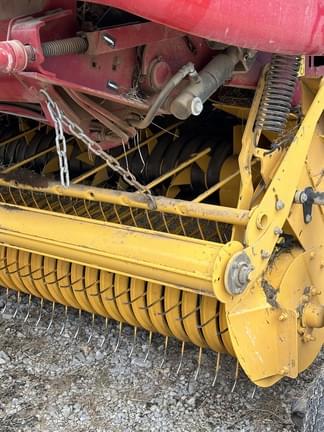 Image of New Holland RB560 equipment image 3