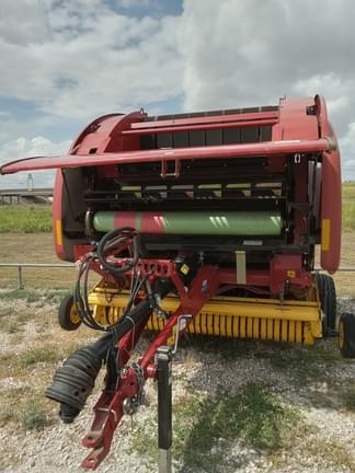 Image of New Holland RB560 equipment image 2