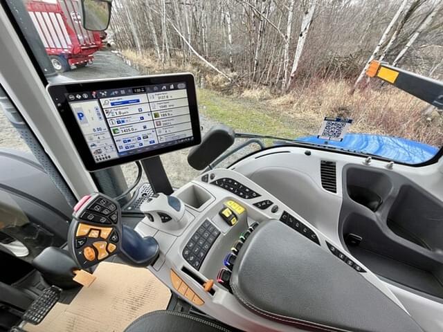 Image of New Holland T8.320 equipment image 3