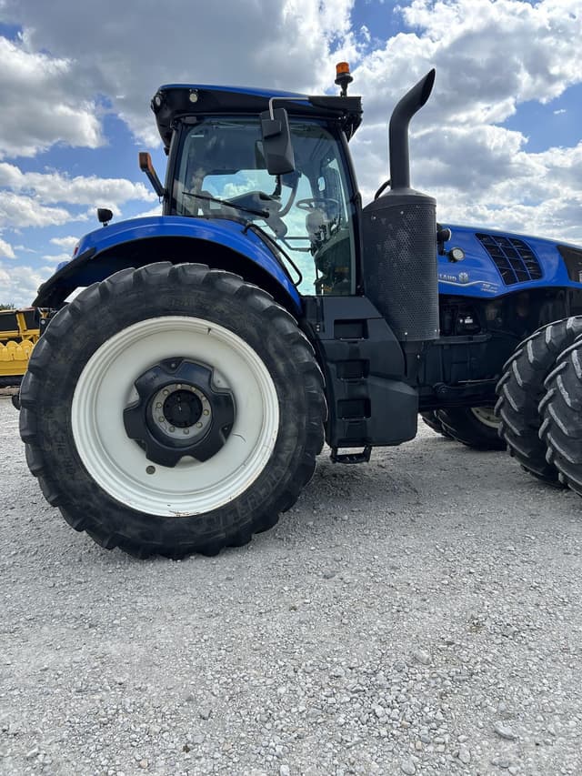 Image of New Holland T8.410 equipment image 4