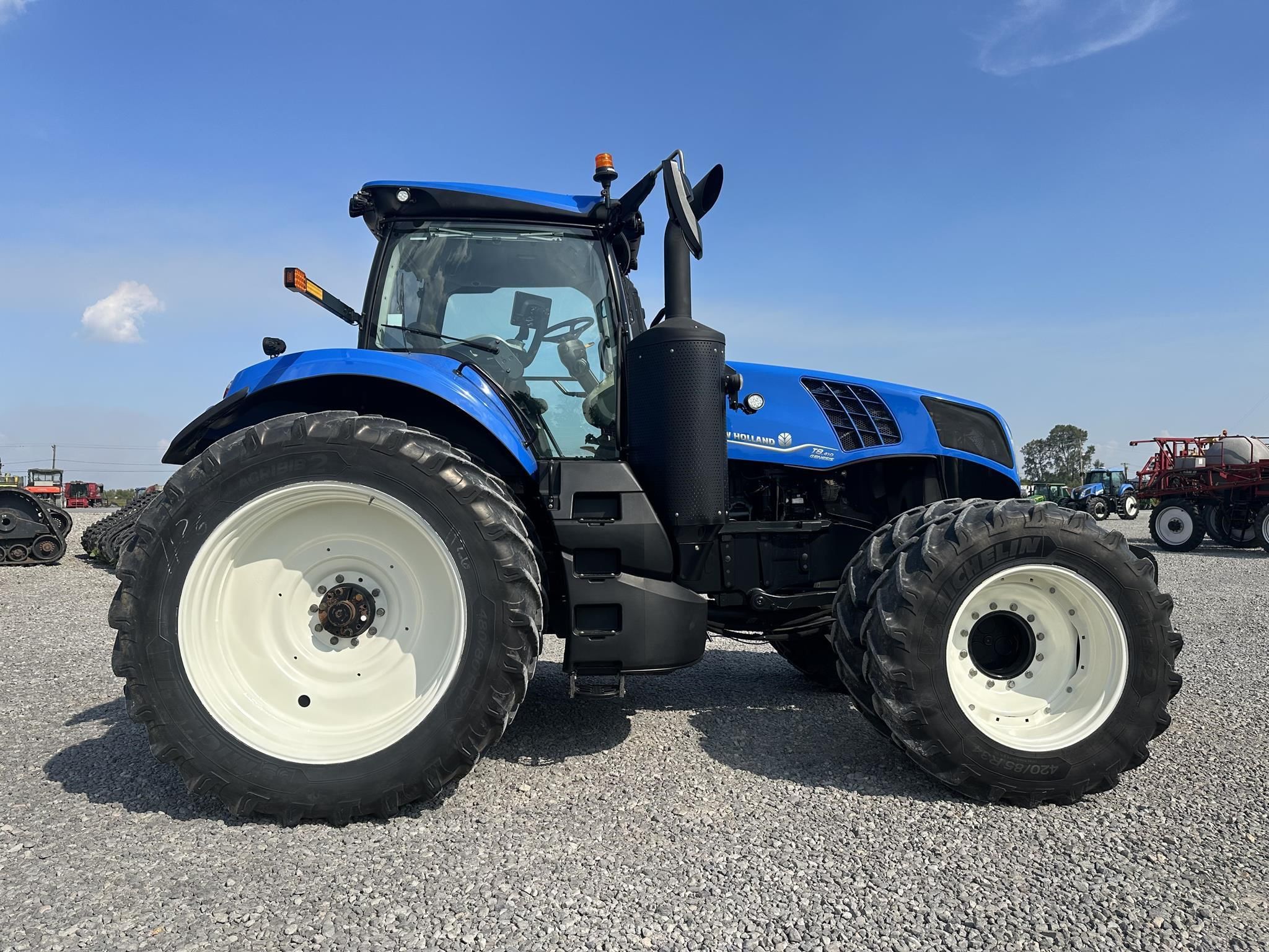 2021 New Holland T8.410 Equipment Image0