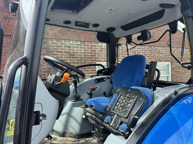 Image of New Holland Workmaster 105 equipment image 4