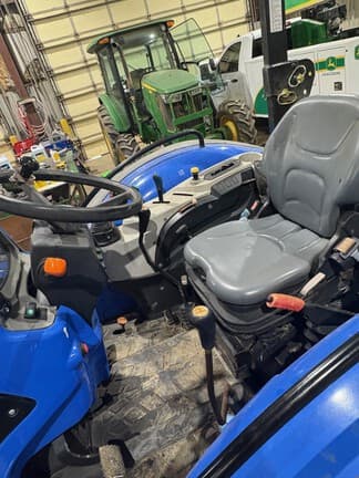 Image of New Holland Workmaster 95 equipment image 2