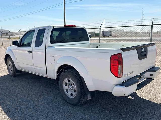 Image of Nissan Frontier equipment image 3